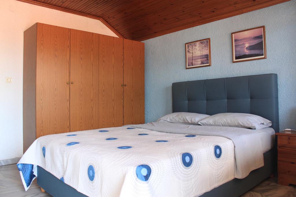 Kehagias Apartments Vrasná Buitenkant foto